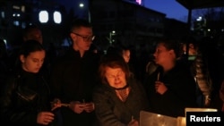 Lumânări pentru victimele incendiului din clubul de noapte din orașul Kocani, Macedonia de Nord. 16 martie 2025