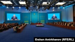 Зал Дворца Независимости, в котором выступал с посланием президент Казахстана Нурсултан Назарбаев. Астана, 30 ноября 2015 года.