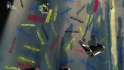 #FreeSentsov, краски и вата. Видео из акции протеста в Киеве