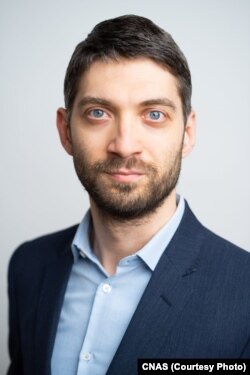 Adrian Gheorghe spune că sunt avute în vedere unele ajutări ale regulilor de acordare a concediilor medicale, dar nu esența modificărilor.