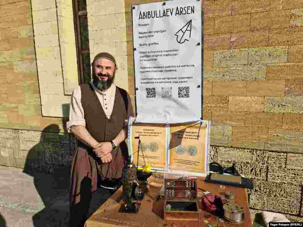 Известные крымскотатарские ремесленники представили свою продукцию на фестивале