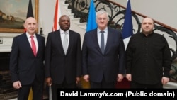 ღირებული შეხვედრა ჩვენი უსაფრთხოებისთვის ამ კრიტიკულ მომენტში - ანდრიი სიბიჰასა და რუსტემ უმეროვთან, ჯონ ჰერლისთან ერთად" - დაწერა X-ზე ბრიტანეთის საგარეო საქმეთა მინისტრმა.