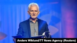 Aktivista za ljudska prava Ales Byalyatski, osnivač organizacije Viasna (Bjelorusija), prima nagradu Right Livelihood Award 2020 u Stokholmu, 3. decembra 2020.