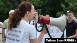 Dispariţia banilor din sistemul bancar a provocat un val de proteste