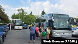 Putnici iz voza autobusima nastavljaju put, Podgorica 22. avgust 2025.
