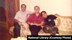 Лидер «Мхедриони» Джаба Иоселиани (в центре) и молодой Георгий Руруа (справа)