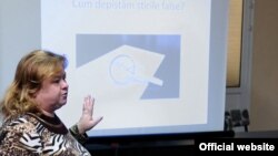 Experta Cornelia Cozonac