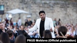 Adriano Marian, conducătorul Orchestrei Naționale de Tineret a Moldovei, sau Chişinău Youth Orchestra