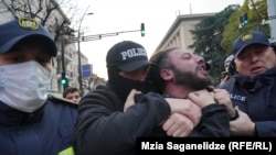 საბა სხვიტარიძე დაკავებისას, 19 ნოემბერი