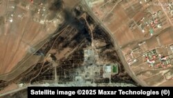 Një imazh satelitor i ndërtesave të shkatërruara pranë hyrjes në bazën e raketave në Tabriz, pas sulmeve ajrore izraelite, më 17 qershor.