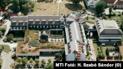 Az egri Flóra Hotel 2002-ben, még nem Mészáros Lőrinc tulajdonában