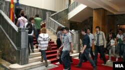 Граѓани во парламентот.