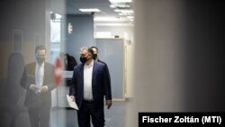 Orbán Viktor érkezik az MTVA-ba 2021. március 5-én
