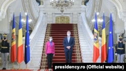Președinta Maia Sandu și președintele României Klaus Iohannis la București, 20 aprilie 2021, în timpul unei vizite oficiale. 