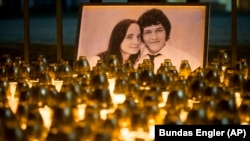 Svijeće za ubijenog Jana Kuciaka i njegovu djevojku Martinu Kusnirovu, Bratislava, februar 2018.