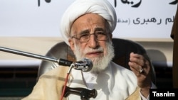 احمد جنتی: «مسئولان باید با وضع فقیرانه زندگی کنند تا فقرا از غصه دق نکنند».