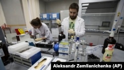 Tehničari u ruskoj nacionalnoj laboratoriji za antidoping u Moskvi.