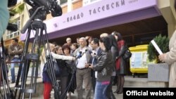 Градоначалникот на општина Карпош, Стевчо Јакимовски присуствува на еколошка акција во основното учииште Владо Тасевски.