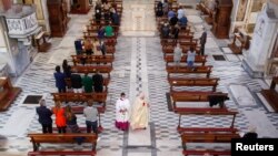 В Рим литургиите се проведоха при стриктни ограничения