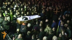 Почести за мртвите демонстранти во Киев