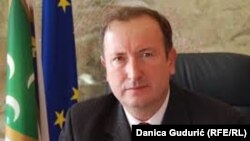 Ako napadate bolnicu ili mene za umrle treba da znate da ja te pacijente ne lečim, ja sam za njih obezbedio terapiju, kiseonik i prostor, ali moje kolege, koje su heroji, su dale maksimum svojih sposobnosti ih leče: Meho Mahmutović