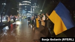 Antiratni aktivisti na skupu u centru Beograda povodom hiljadu dana rata u Ukrajini, 19.novembra 2024.