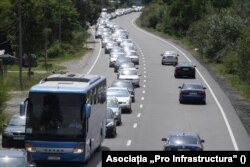 Pe drumurile cu două benzi se produc peste jumătate din accidentele mortale din România.