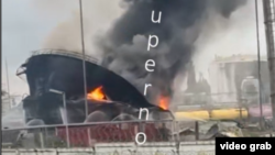 Сгоревший резервуар на Феодосийской нефтебазе, октябрь 2025 года, скриншот с видео