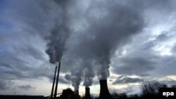 Илустрација - централта на јаглен РЕК Битола. Во Македонија е зголемена употребата на фосилни горива во однос на изминатите две години. 