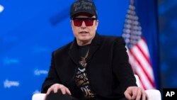 Ilon Mask poručuje da bez obzira koliko se ne slaže sa politikom Ukrajine neće isključiti Starlink toj zemlji koja je pod ruskom invazijom 