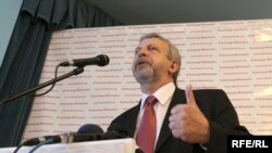 Александр Милинкевич представил свою предидентскую программу