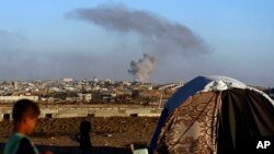 Vedere spre Rafah marți, 7 mai, cu zidul despărțitor dintre Gaza și Egipt. 