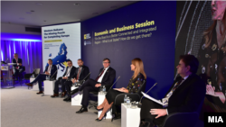 Zamenik pomoćnika Sekretara u birou za Evropske i Evroazijske poslove u Stejt Departmentu Metju Palmer (treći s desna) na Prespa forumu, 1. jul 2021. 