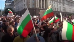 Живият щит. Как хората спасиха протеста от провокации