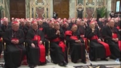 Papa Benedict îşi ia la revedere de la cardinali