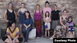 Група Ф9- составена од жени фотографки.