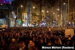 Újabb demonstráción követelték a gyülekezési törvényt módosító és a Pride-ot betiltó törvény visszavonását Budapesten, a Ferenciek terén 2025.március 25-én