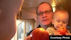 Lucian și fiul lui, Elias