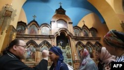 Для чиновников решение передать республику под окормление РПЦ, прежде всего, политическое: это такая демонстрация лояльности по отношению к метрополии