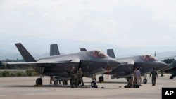 Avioane de luptă americane F-35 la o bază militară de lângă Skopje, Macedonia de Nord.
