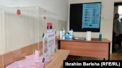 Neslaganja u broju birača su najizraženija kada su u pitanju glasači s Kosova. Glasanje na srpskim izborima u junu 2020. u Severnoj Mitrovici na Kosovu.