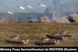 O vedere generală asupra trupelor beloruse și rusești participând la un exercițiu militar comun în regiunea Nijni Novgorod din Rusia, 11 septembrie 2021. La exerciții au participat personal militar din Armenia, India, Kazahstan, Kirghistan și Mongolia.