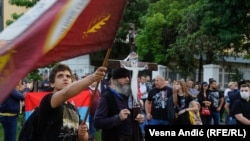 Skup podrške sveštenicima Srpske pravoslavne crkve ispred Crkve Svetog Marka u Beogradu, 14. maj 2020.