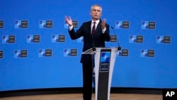Secretarul general al NATO, Jens Stoltenberg, în timpul unei conferințe de presă după o reuniune a miniștrilor apărării din NATO la sediul NATO din Bruxelles,16 iunie 2023