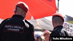 Органы правопорядка борются с незаконной торговлей. Продавцы говорят о взимании ежедневной дани