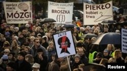 Protest protiv planova konzervativnih poljskih vlasti i Poljske rimokatoličke crkve da potpuno zabrani abortus (Varšava, 23. oktobar 2016)