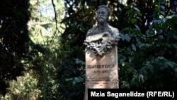 ეგნატეს ბიუსტი. მოქანდაკე იაკობ ნიკოლაძე