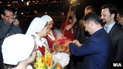 Средба на премиерот Никола Груевски со македонските иселеници во Торонто на 29 август 2012 за време на роуд-шоуто во САД и Канада.