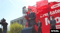 Iurie Muntean ținând un discurs de 1 mai 2010