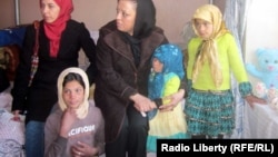 Afghanistan -- 4 children of Sitara a woman who lost his lips and nose by her husband in Herat province, 19 Dec 2013